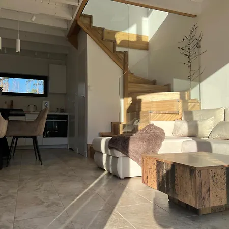 Natura Era Semesterbostad Ulinia